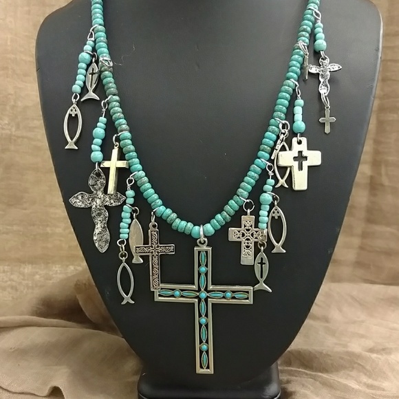 Vintage Jewelry - Vintage cross charm necklace.